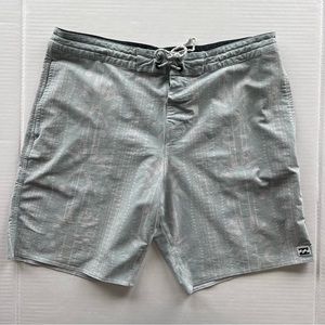 Billabong Swim Trunks Men size 36